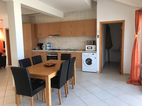  VC060 Kitchen dining area 