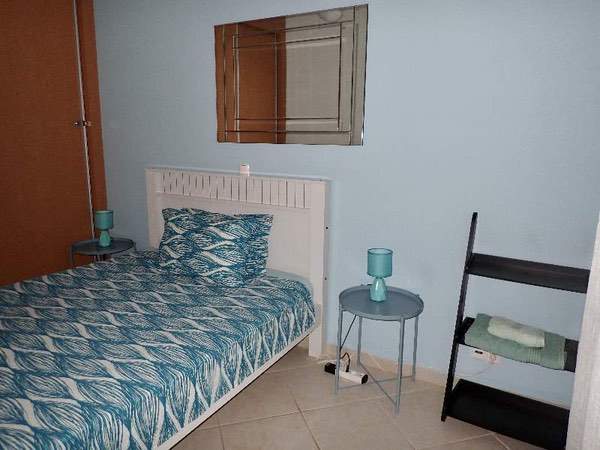  VC076 Bedroom with wardrobe storage 