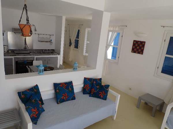  VC118-Living area view to kitchen 