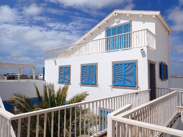  VC118-Outside view 2 