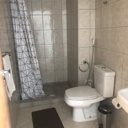VC046-Shower room