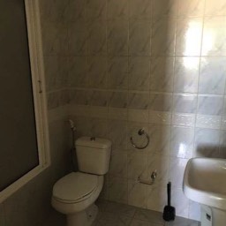 VC087-Ensuite bathroom